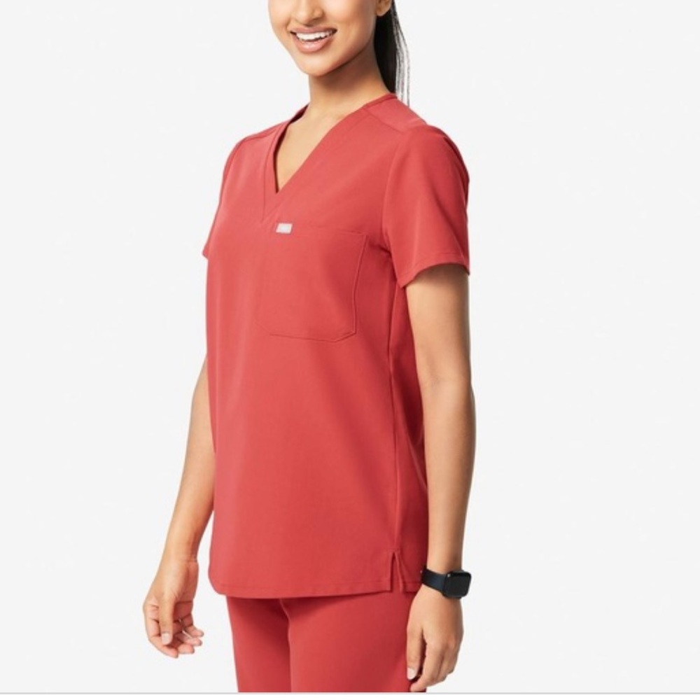 FIGS scrub set: Zamora joggers + Catarina one pocket top